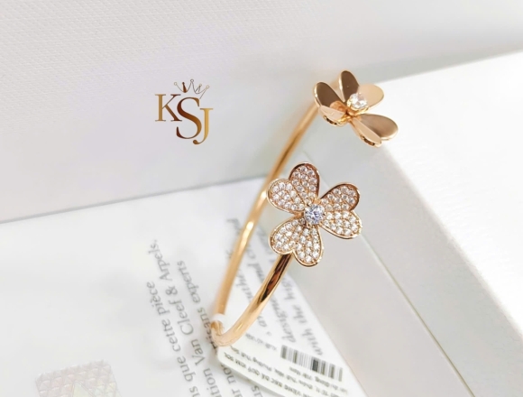 V01003 Vòng tay VCA (HK)750 ni50