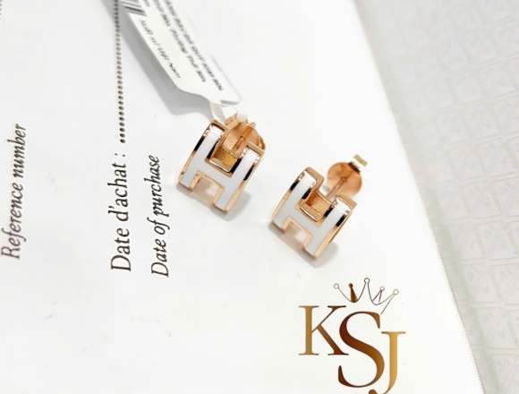 B02483 Bông tai H trắng (HK)750