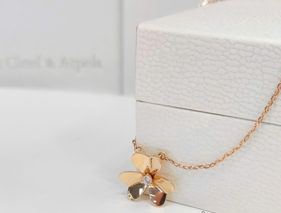 D00851 Dây chuyền một hoa VCA (HK)750