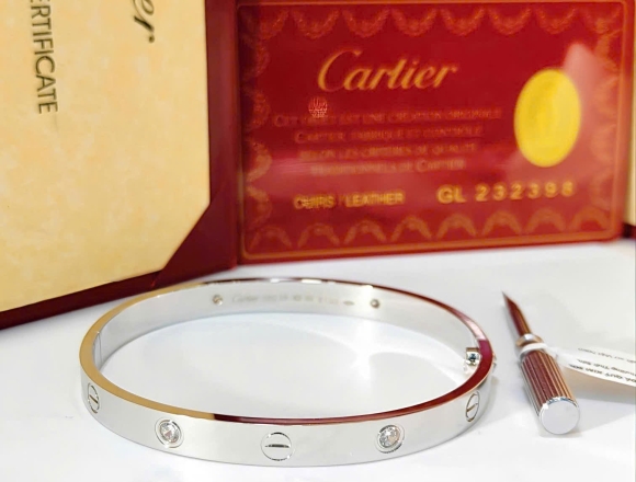 V01123 Vòng Cartier bảng 6li 1vít 1hột (1:1)750 số 19
