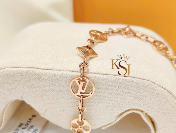 L01376 Lắc tay LV (HK)750