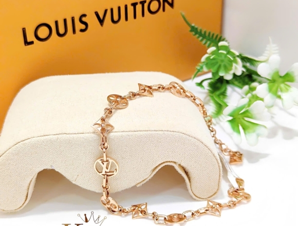 L01376 Lắc tay LV (HK)750