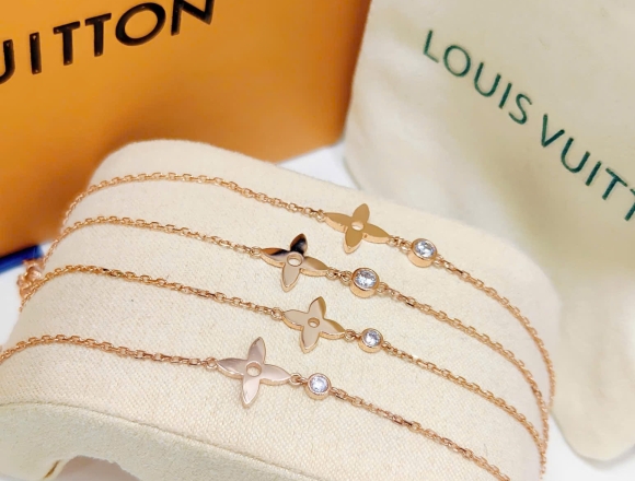 L01434 Lắc tay LV (HK)750