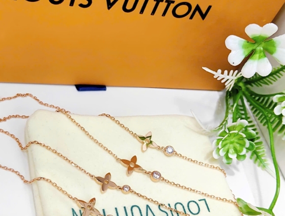 L01434 Lắc tay LV (HK)750